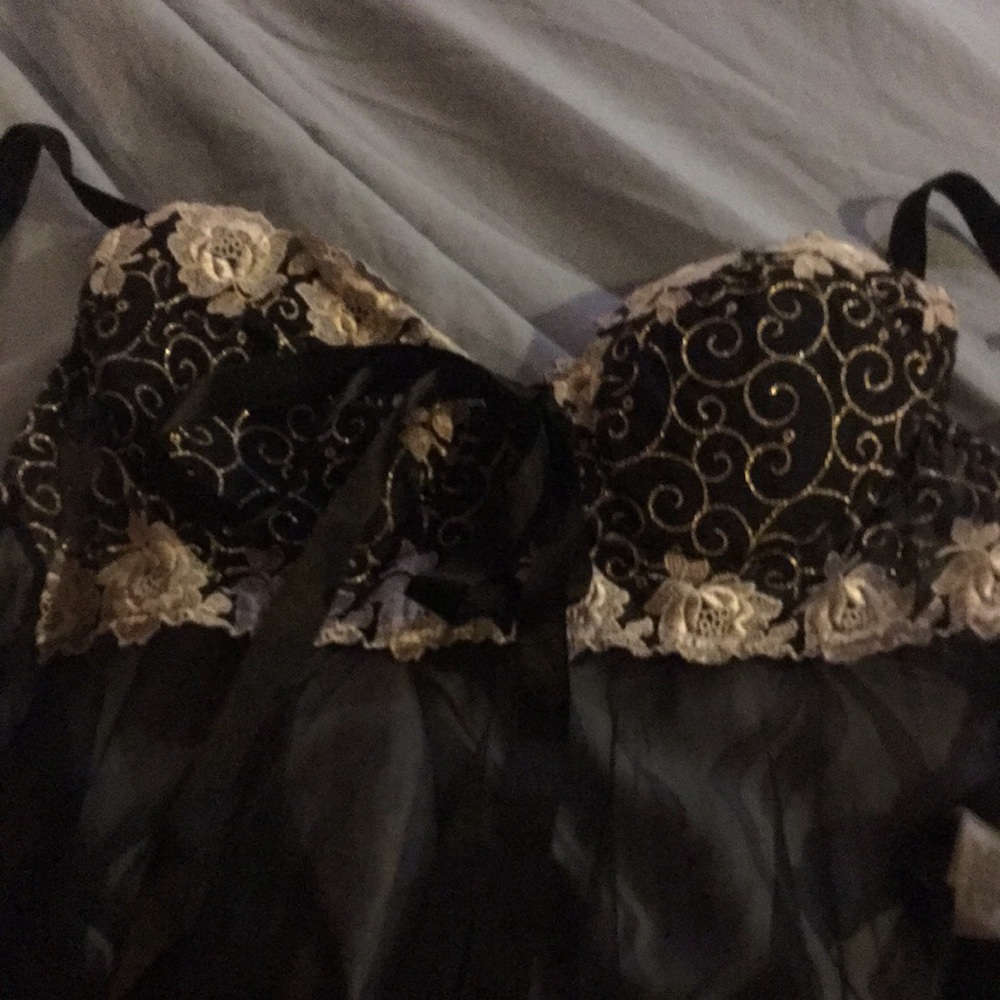 Intimate - Picture 2 of 3